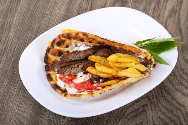 Gyros - tradycja kuchni greckiej — Zdjęcie stockowe