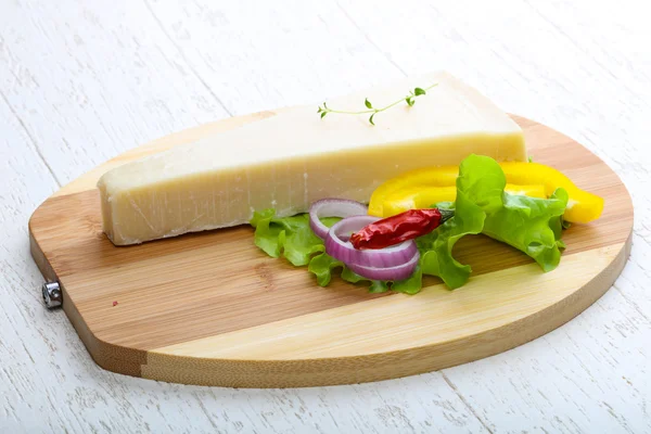 Triângulo de queijo parmesão — Fotografia de Stock