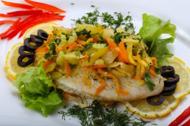 Sebzeli fırında tilapia