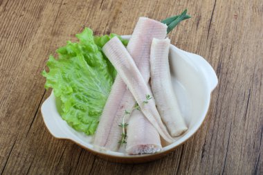 Füme yılan balığı fileto