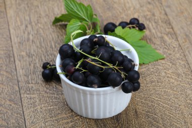 Siyah kuş üzümü yığın