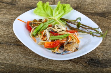 Tay baharat Yengeç Salatası