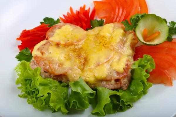 Steak de porc à la tomate et au fromage — Photo