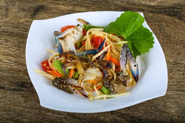 Традиционный тайский крабовый салат — стоковое фото