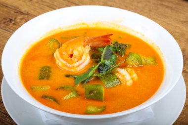 Karides ile baharatlı köri