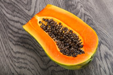 Taze olgun dilim papaya