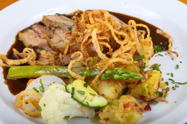 Çek mutfağı - kavrulmuş domuz eti