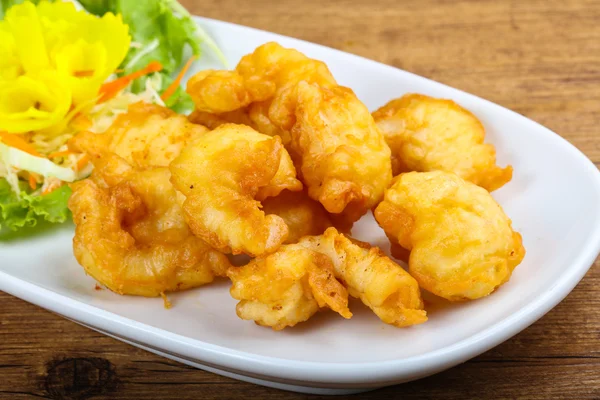 Mustekala tempura aasialainen tyyli — kuvapankkivalokuva
