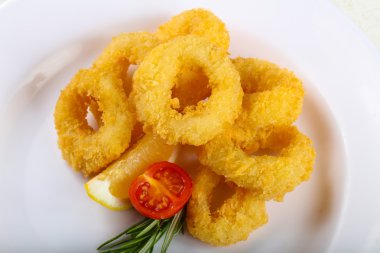  Kızarmış kalamar halkaları