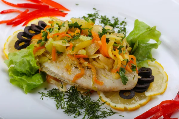 Baked tilapia with vegetables — Stock Photo, Image