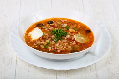 Solyanka karışımı çorba