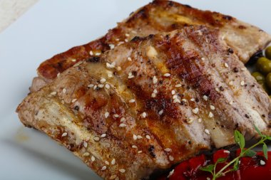 Izgara domuz pirzolası.