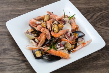 Kokteyl lezzetli deniz ürünleri