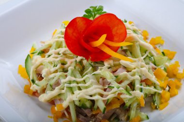 Lezzetli jambon salata