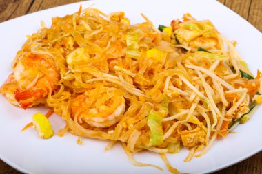 Karides ile pad Thai