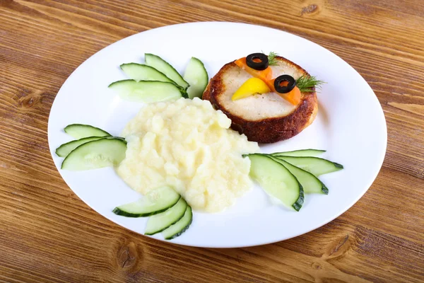 Escalope de style enfant avec pomme de terre en purée — Photo