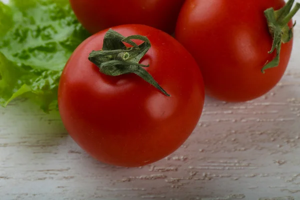 Tomates brilhantes vermelhos — Fotografia de Stock