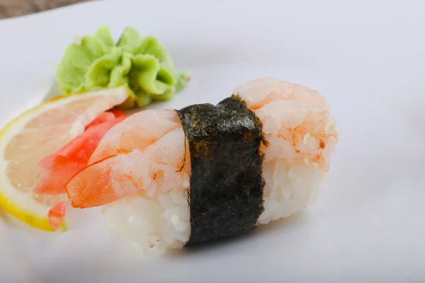 Sushi cu creveți servit ghimbir — Fotografie, imagine de stoc