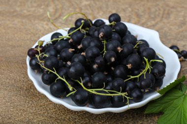 Siyah kuş üzümü yığın