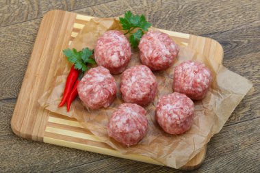 Biber ile çiğ köfte