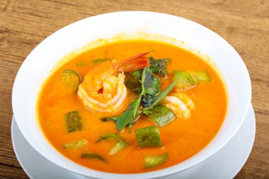 Karides ile baharatlı köri