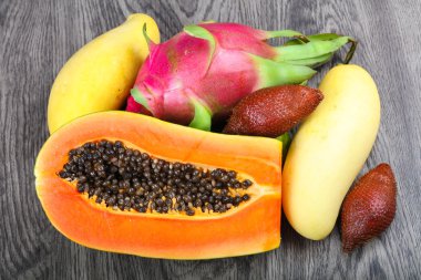 Tropikal meyve - sala, papaya