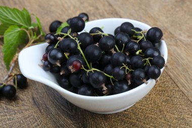 Siyah kuş üzümü yığın