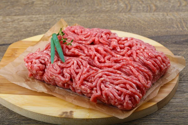 Carne macinata cruda con cipolla — Foto Stock