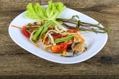 Tay baharat Yengeç Salatası