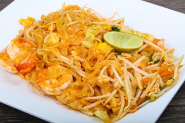Karides ile pad Thai