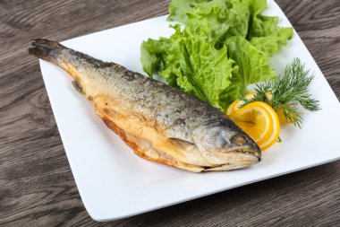 lezzetli kızarmış alabalık