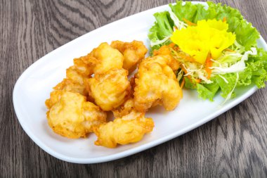 Asya tarzı kalamar tempura