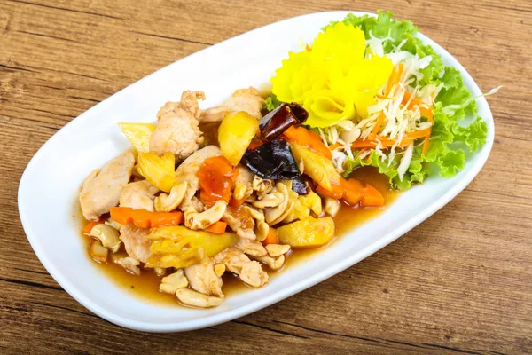 Huhn mit Ananas und Cahew-Nüssen — Stockfoto