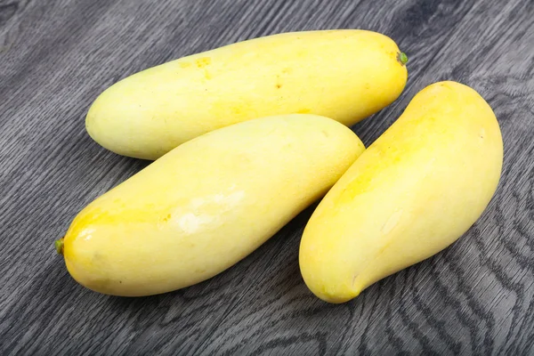 Fresh ripe Yellow mangoes — Stock Photo, Image