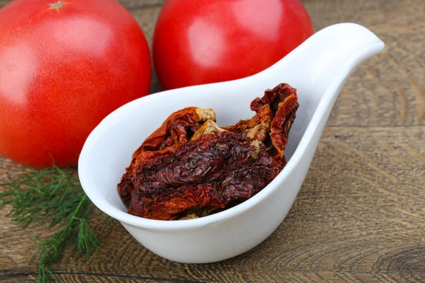 Tomate seco na tigela — Fotografia de Stock