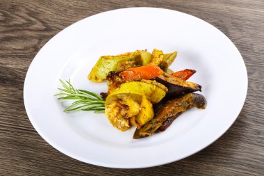 Lezzetli fırında sebze