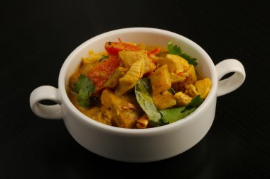 Lezzetli köri tavuk