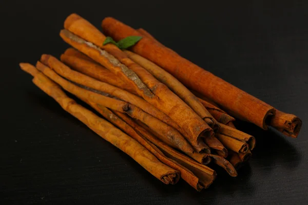 Fresh Cinnamon sticks — Stock Photo, Image