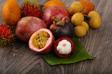 Tropikal meyve karışımı