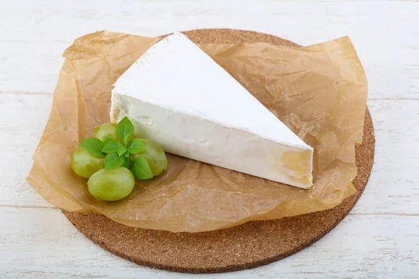 Delicioso queijo Brie — Fotografia de Stock