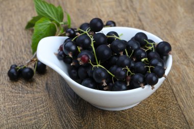 Siyah kuş üzümü yığın