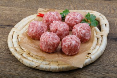 Biber ile çiğ köfte