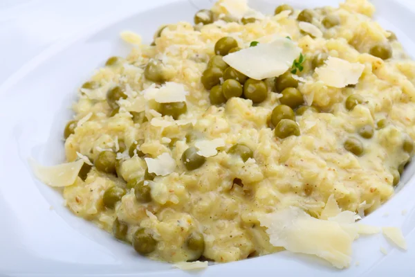 Risotto with green peas — Stockfoto