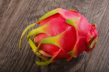 tropik ejderha meyvesi