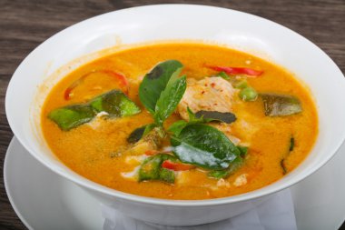 Baharatlı kırmızı köri