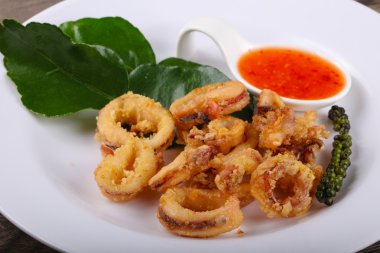 Kızarmış kalamar halkaları