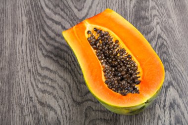 Taze olgun dilim papaya