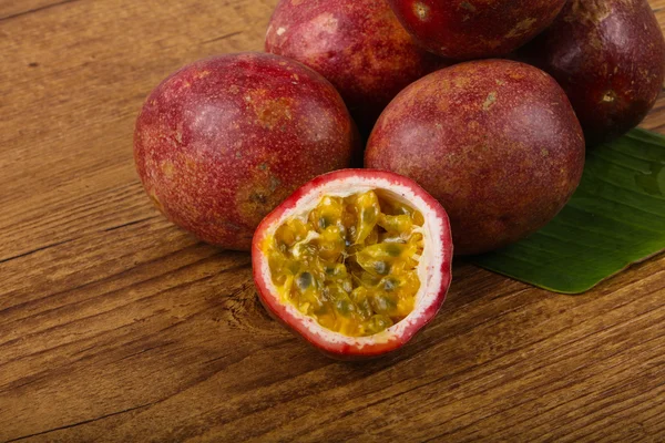 Маракуйя - знаменитый фрукт страсти — стоковое фото
