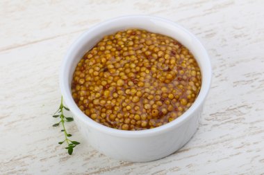 Kabın içinde hardal dijon