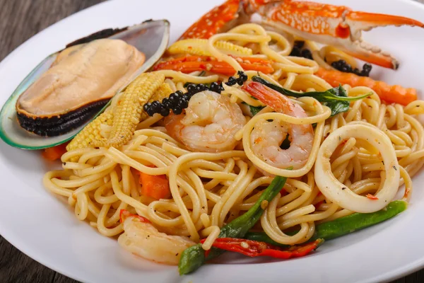 Délicieux spaghettis aux fruits de mer — Photo